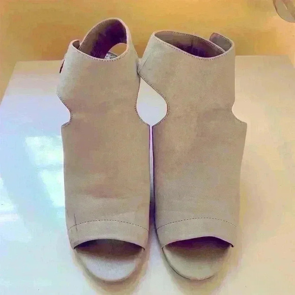 Franco Sarto Women's Grey Leather Wedge heel Size 8.5M Peep Toe Buckle Strap - Picture 2 of 6